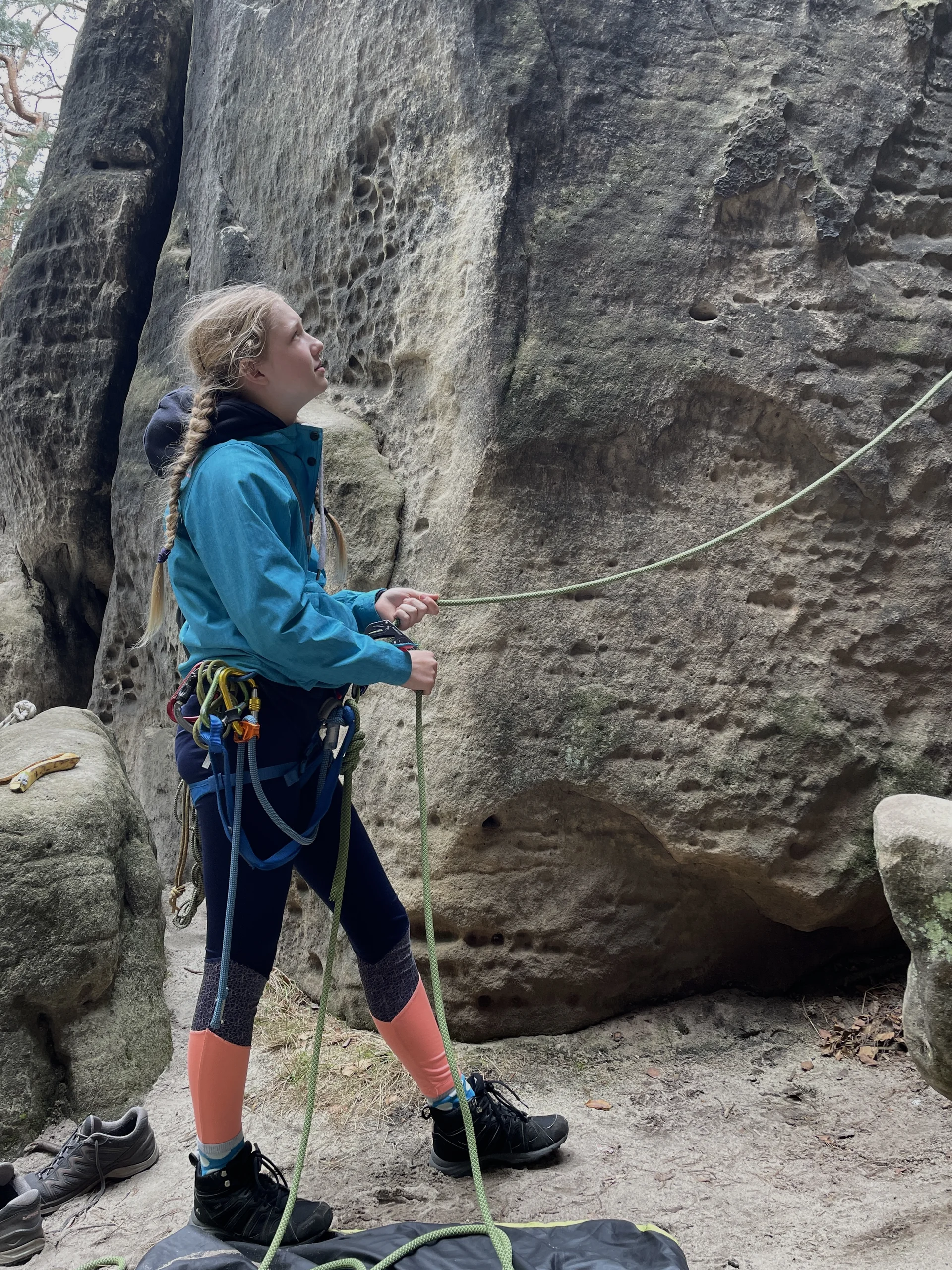 Luise beim Sichern | © Clara Knorr / Luise Bleeck