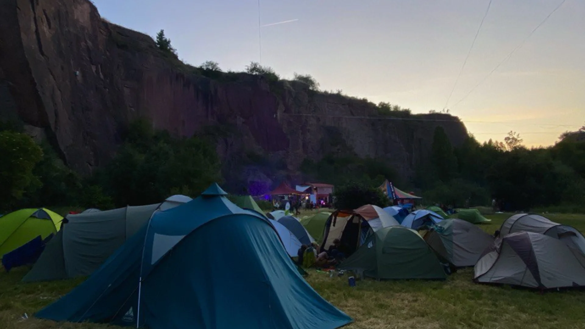 Sonnenuntergang auf der Sommersonnenwendfeier Löbejün 2025 | © Ava Schleiff